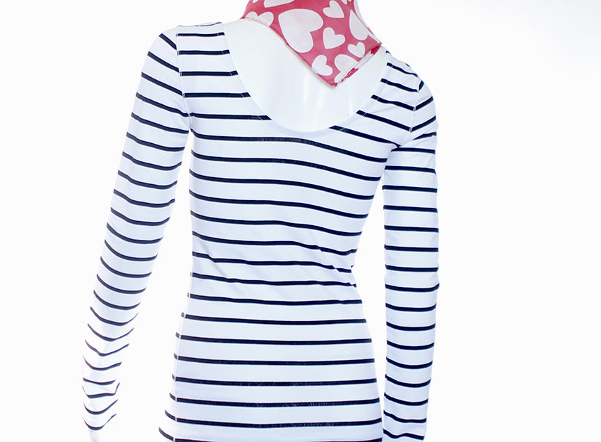 Text on t-shirt  - Paris - Je t'aime - White Black Stripes